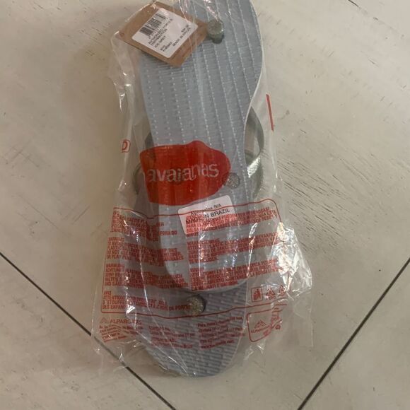 HAVAIANAS Silver Flip Flops Size 9 NWT - Picture 5 of 5